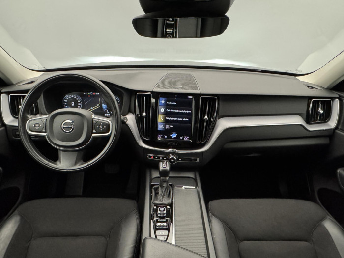 Volvo XC60 D4 MOMENTUM CZ REZERVACE 2.0 d Momentum