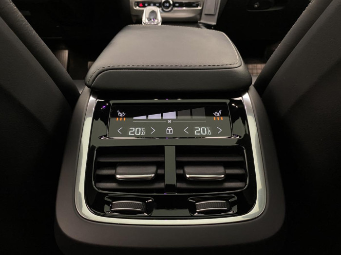 Volvo XC60 B4 AWD INSCRIPTION REZERVACE