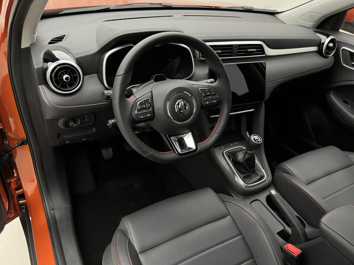 MG ZS EMOTION PLUS 1.5DVVT MAN