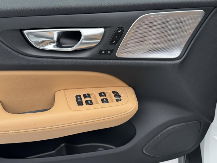 Volvo V60 CC B5 AWD ULTIMATE REZERVACE 2.0 CC CC