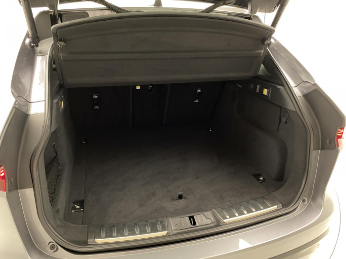 Jaguar F-Pace D300 R-DYNAMIC SE REZERVACE 3.0 d Dynamic SE