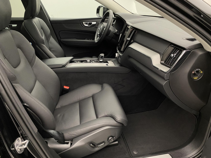 Volvo XC60 B4 AWD R-DESIGN AUT CZ