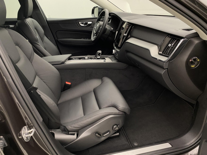 Volvo XC60 B5 AWD DARK PLUS AUT CZ