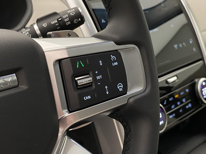 Land Rover Discovery D350 DYNAMIC SE AWD REZERVACE 3.0 d Dynamic SE