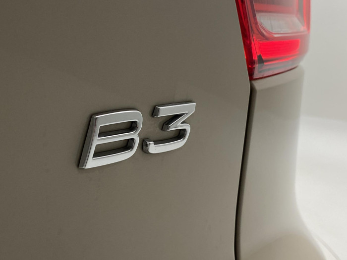 Volvo XC40 B3 DARK PLUS REZERVACE