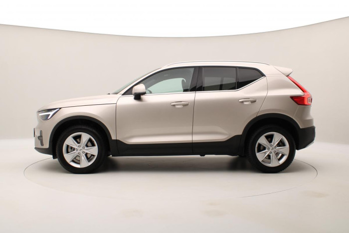 Volvo XC40 B4 AWD PLUS BRIGHT REZERVACE 2.0 Plus