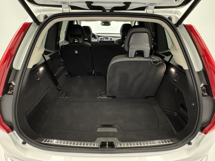 Volvo XC90 B5 AWD PLUS BRIGHT REZERVACE