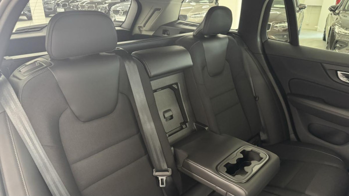 Volvo V60 T6 RECHARGE REZERVACE