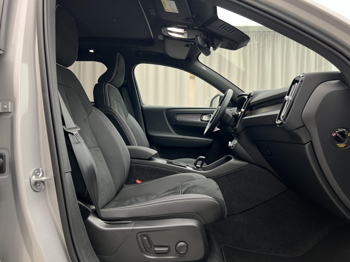 Volvo XC40 B3 ULTRA DARK AUT CZ 1.maj.