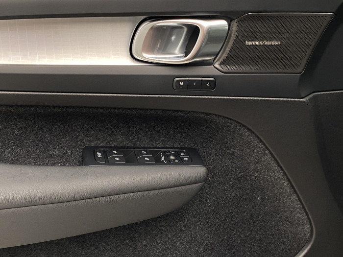 Volvo XC40 B3 AUT PLUS BLACK EDITION