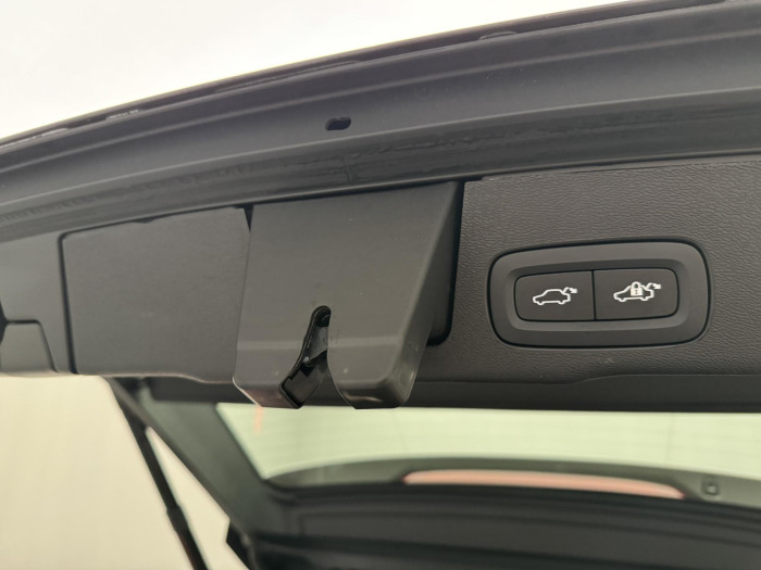 Volvo XC60 B5 AWD PLUS DARK AUT CZ 1.maj.