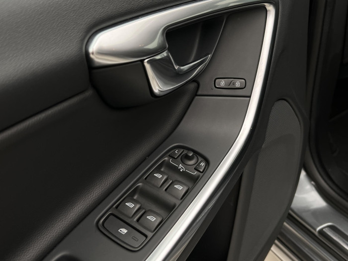 Volvo V60 CC D4 AWD SUMMUM AUT 2.4 d CC CC Summum