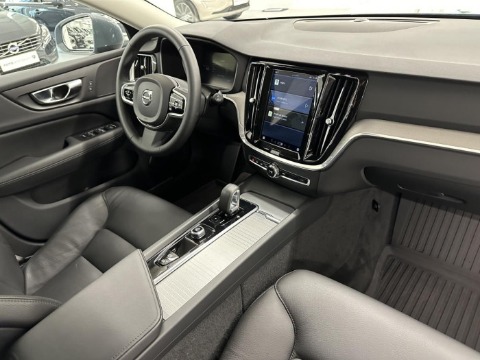 Volvo V60 CROSS COUNTRY B4 REZERVACE