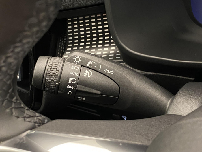 Volvo XC40 B4 AWD R-DESIGN AUT CZ