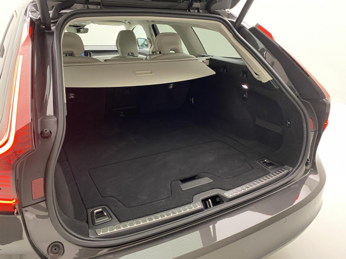 Volvo V90 T6 AWD Plug-in DARK PLUS AUT
