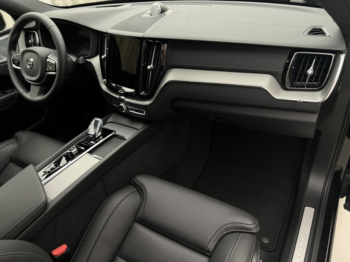 Volvo XC60 B5 AWD BLACK EDITION ULTIMATE 2.0 Edition