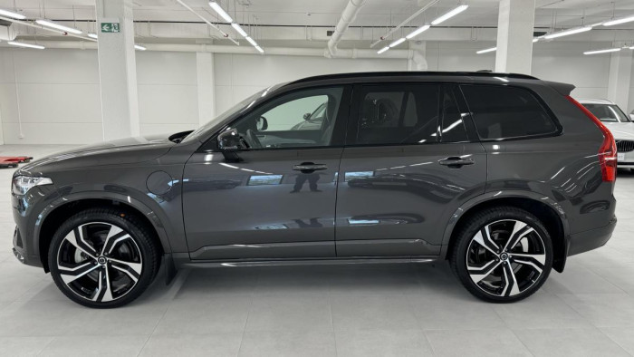 Volvo XC90 T8 AWD ULTIMATE DARK REZERVACE