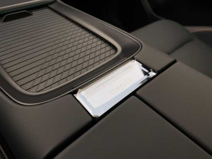 Lynk & Co 08 MORE PHEV