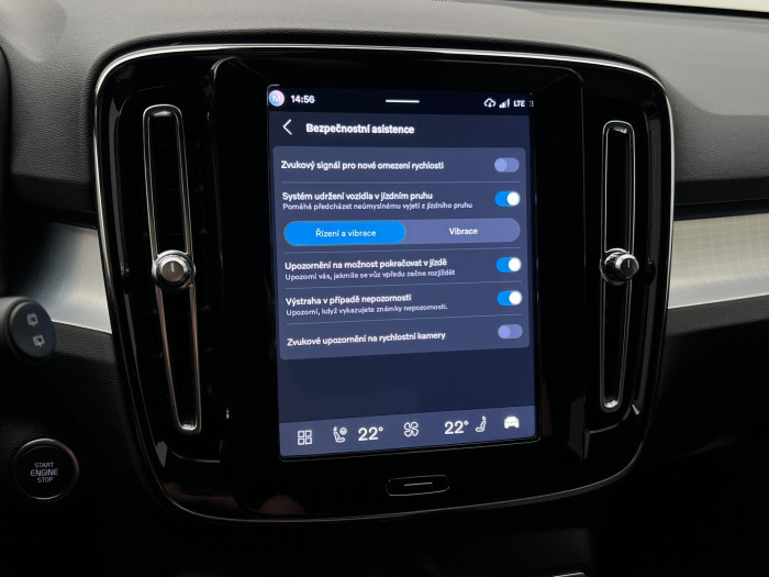 Volvo XC40 B3 DARK PLUS AUT