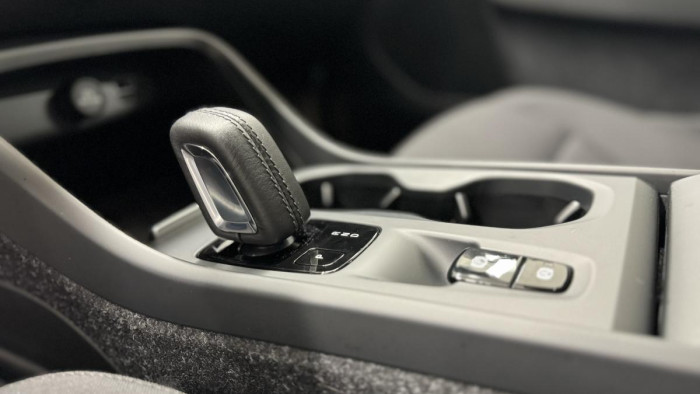 Volvo XC40 B4 AWD MOMENTUM REZERVACE 2.0 Momentum