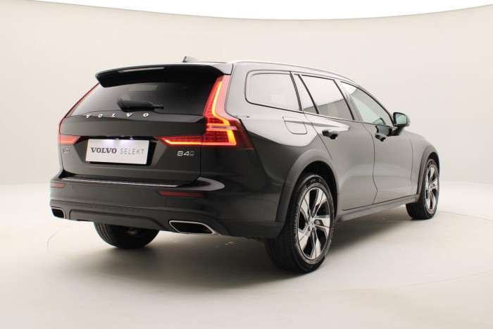 Volvo V60 CC B4 AWD MOMENTUM REZERVACE 2.0 CC CC Momentum