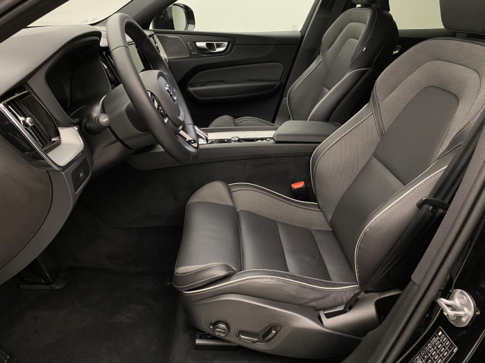 Volvo XC60 B4 AWD R-DESIGN AUT CZ