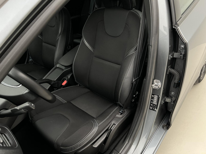 Volvo V40 T2 BLACK EDITION 1.maj. 2.0 Edition