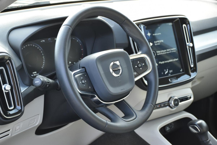Volvo XC40 D3 MOMENTUM 1.maj. REZERVACE 2.0 d Momentum
