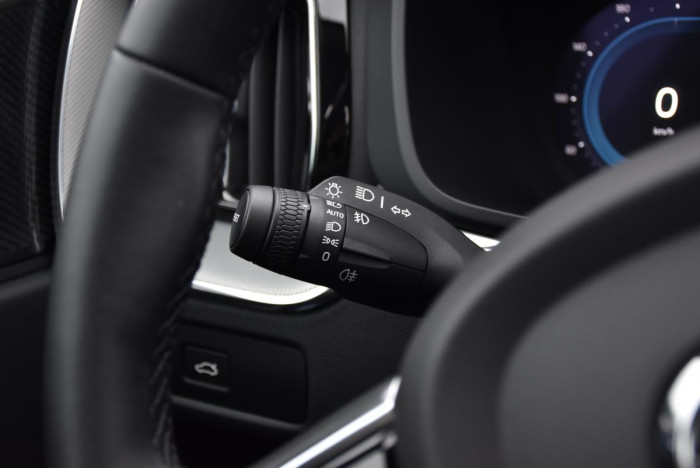 Volvo XC60 B4 AWD R-Design REZERVACE