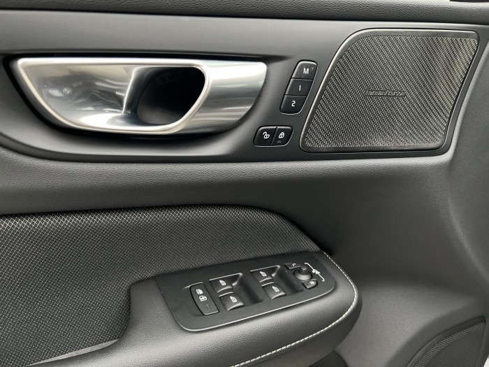 Volvo S60 B5 AWD ULTIMATE DARK AUT 1.maj