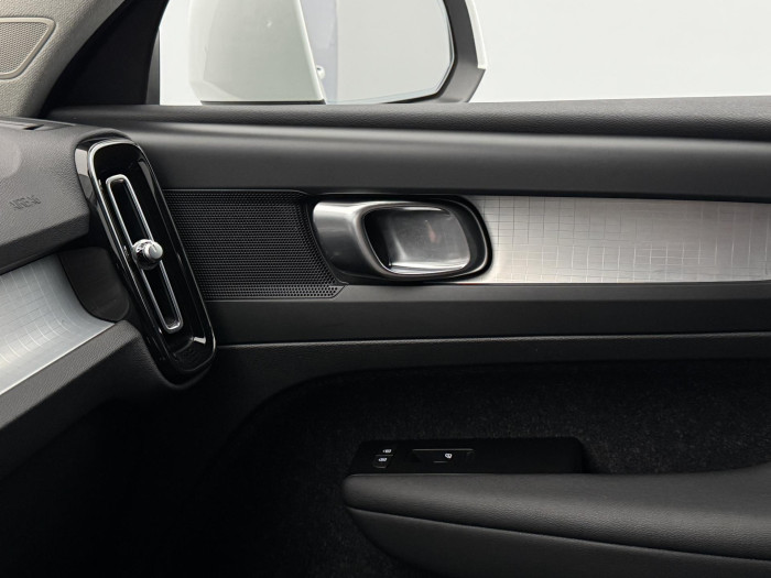 Volvo XC40 B4 MOMENTUM AUT CZ 2.0 Momentum