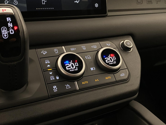 Land Rover Defender D300 SE AWD AUT CZ REZERVACE 3.0 d SE