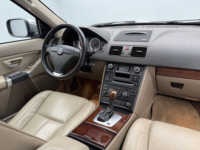 Volvo XC90 D5 AWD EXECUTIVE AUT 7 míst 2.4 d Executive