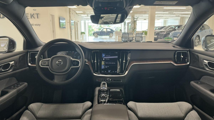 Volvo V60 T6 RECHARGE AWD REZERVACE