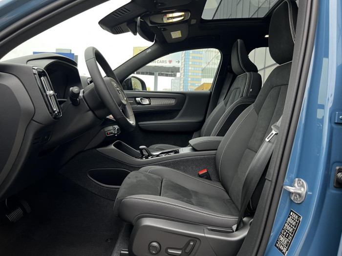 Volvo XC40 B4 DARK ULTIMATE Aut CZ