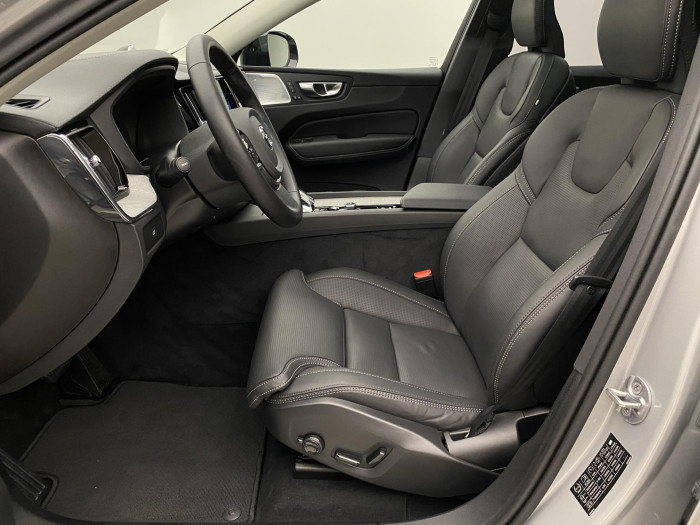 Volvo XC60 B5 AWD ULTRA DARK AUT CZ 1.maj