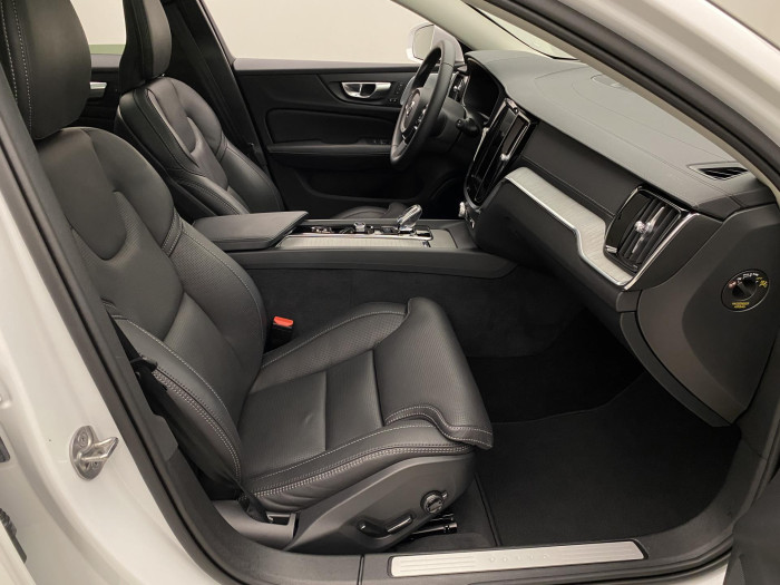 Volvo V60 CC B5 AWD ULTIMATE AUT 1.maj 2.0 CC CC