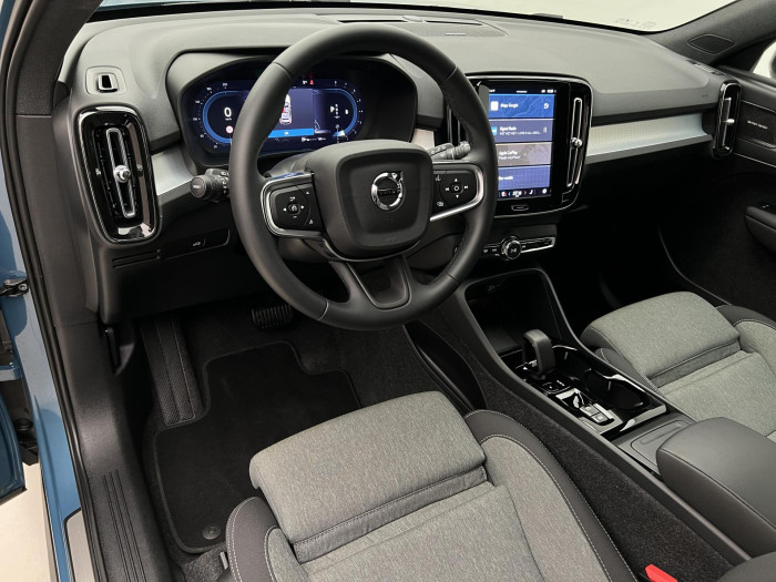Volvo XC40 B3 PLUS DARK AUT CZ 1.maj.