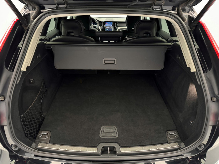 Volvo XC60 B4 AWD PLUS DARK AUT