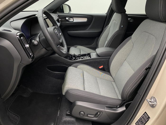 Volvo XC40 B3 DARK PLUS REZERVACE