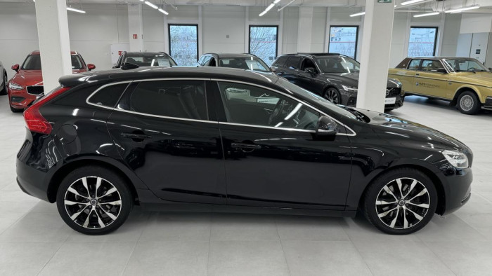 Volvo V40 D2 INSCRIPTION REZERVACE 2.0 d