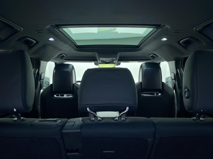 Land Rover Defender OCTA BLACK P635