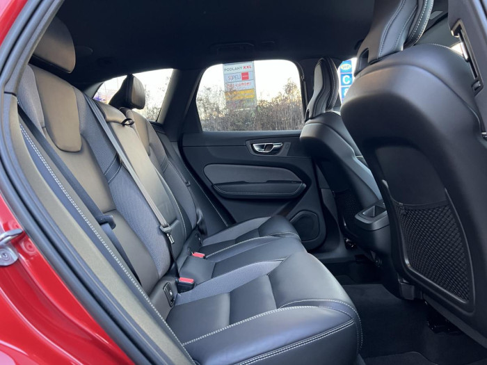 Volvo XC60 B4 AWD R-DESIGN Aut 1.maj.