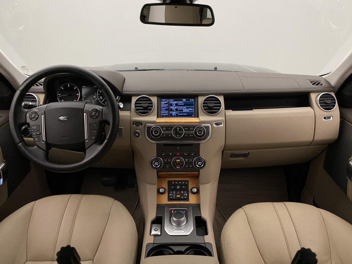 Land Rover Discovery 3.0 AWD SDV6 HSE REZERVACE