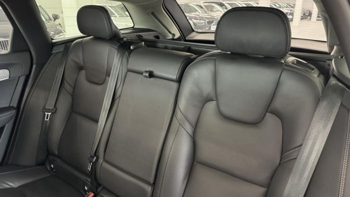 Volvo V90 CROSS COUNTRY B5 REZERVACE