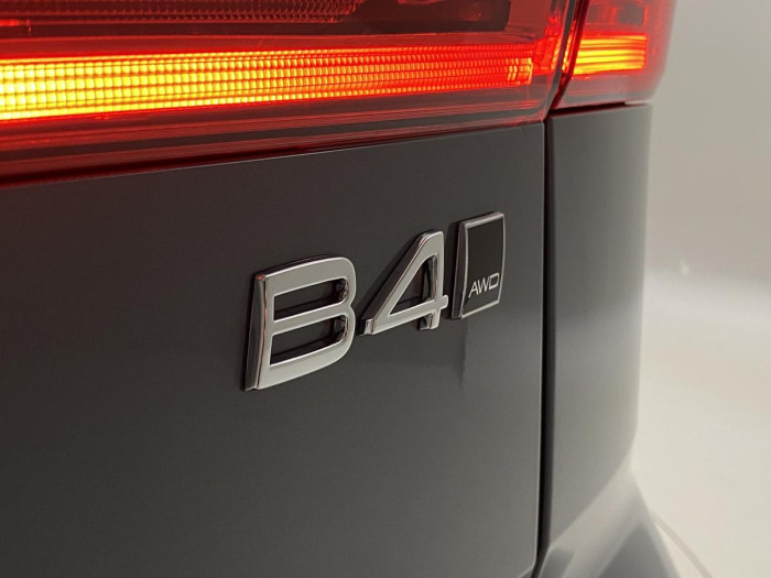 Volvo XC60 B4 AWD AUT DARK PLUS 2.0 Plus