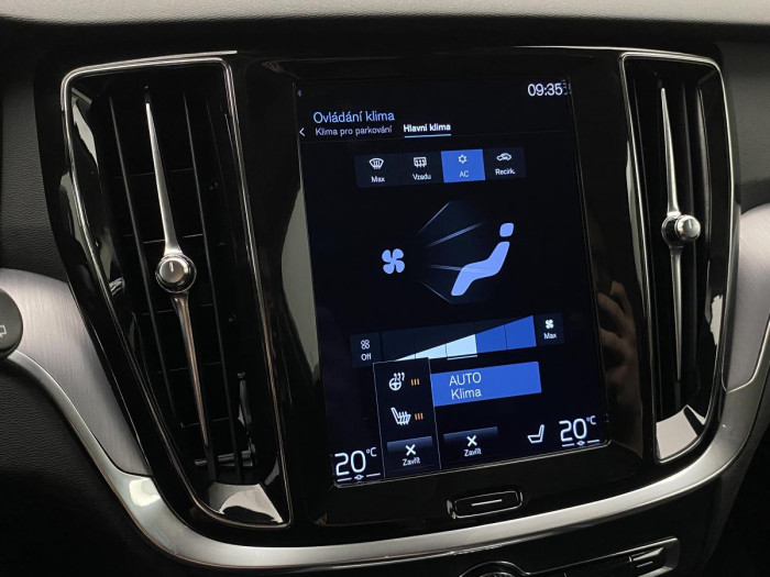 Volvo V60 B4 MOMENTUM AUT REZERVACE 2.0 Momentum