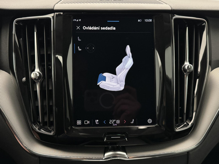 Volvo XC60 B4 AWD DARK PLUS REZERVACE