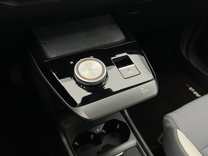MG MG4 EV EXCLUSIVE 77kWh CZ 1.maj. Exclusive