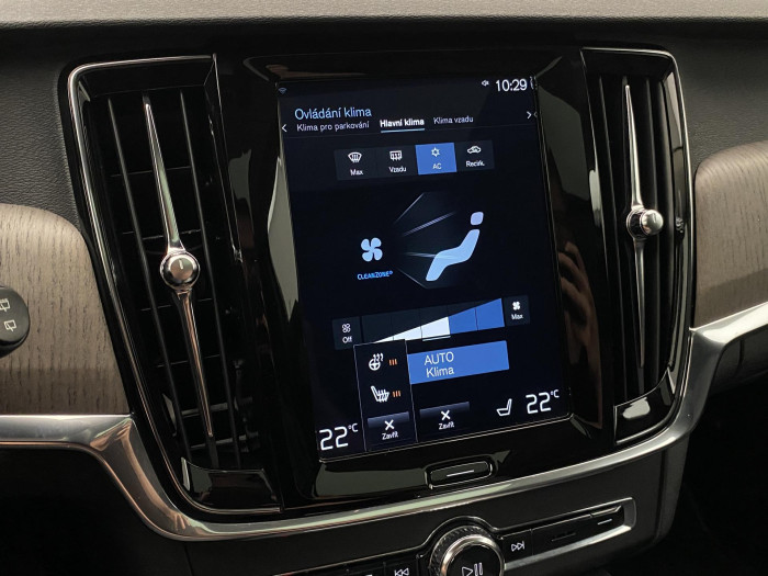 Volvo V90 CC B4 AWD MOMENTUM  REZERVACE 2.0 CC CC Momentum